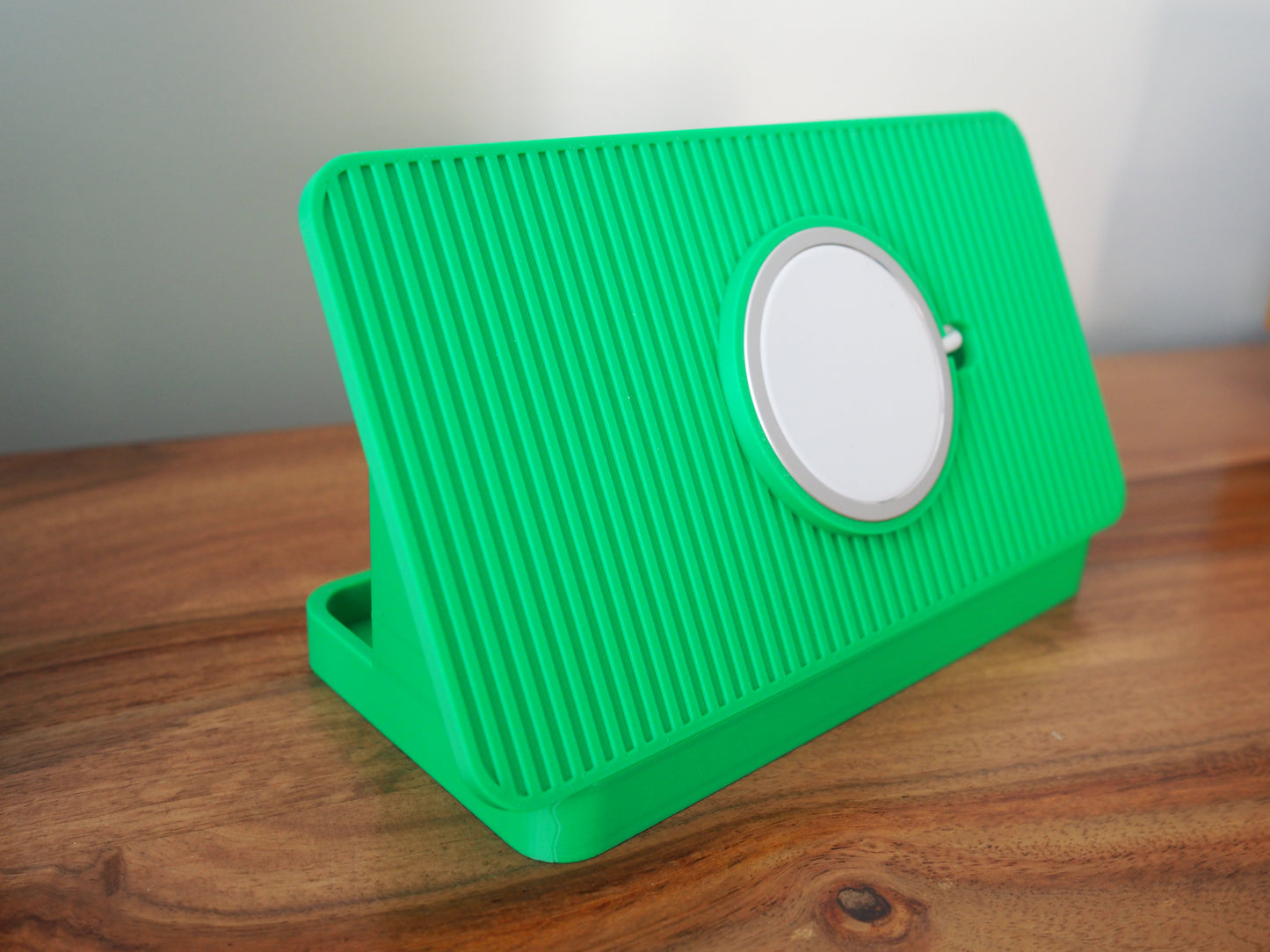 Green Alarm Clock iPhone MagSafe Landscape Charging Stand